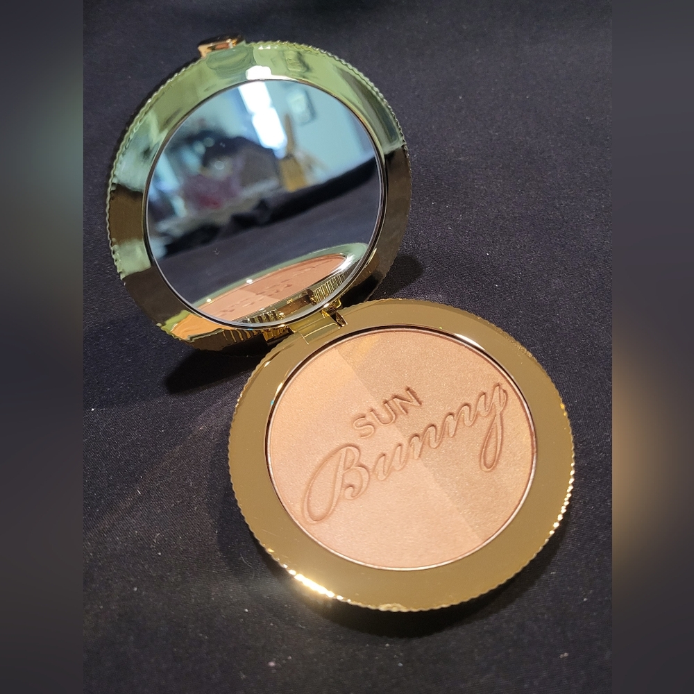 Too Faced Sun Bunny Bronzer - Gold and Brown